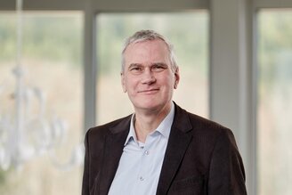 Klinikdirektor Priv.-Doz. Dr. med. Dr. phil. Yasin Möller