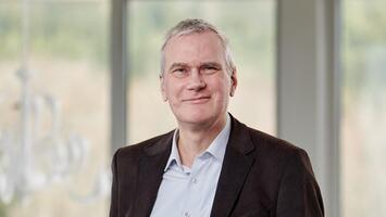 Klinikdirektor Priv.-Doz. Dr. med. Dr. phil. Yasin Möller