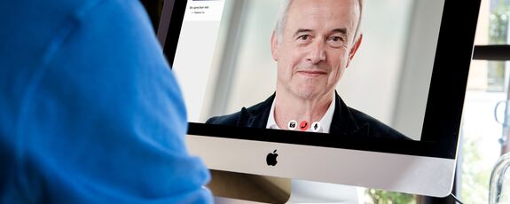 Mit unserer Online-Sprechstunde haben Sie ab sofort die Möglichkeit, sich über PC, Tablet oder Smartphone von unseren erfahrenen Psychotherapeuten begleiten zu lassen.